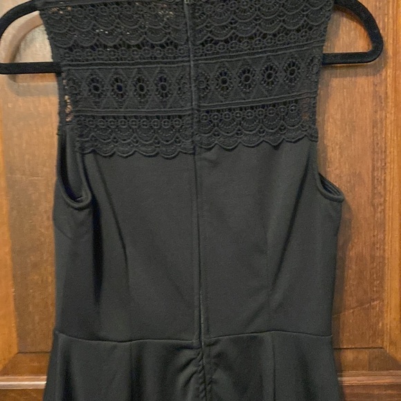 Francesca’s Sleeveless Dress With Lace Detail NWT - Picture 3 of 5